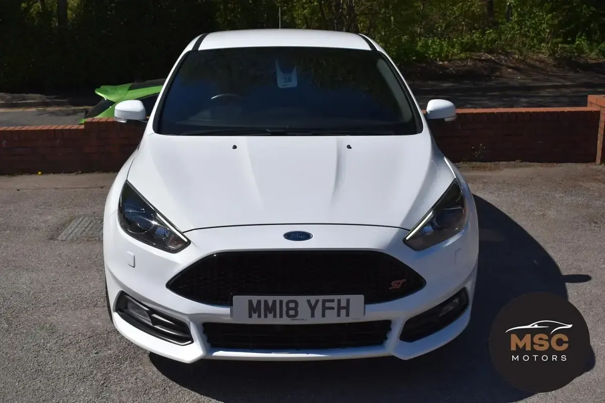 Used Ford Focus ST 185 HP (136 kW) 2017 White Hatchback