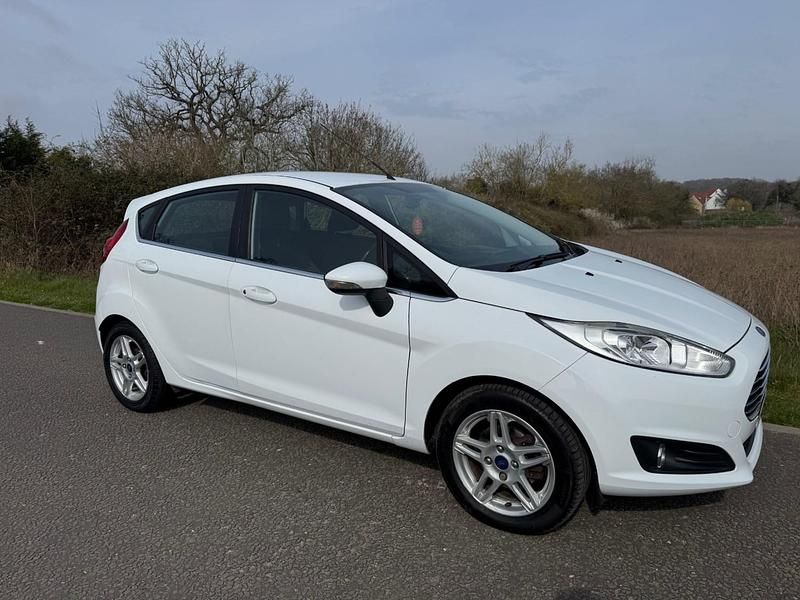 Used Ford Fiesta Zetec 82 HP (60 kW) 2013 White Hatchback