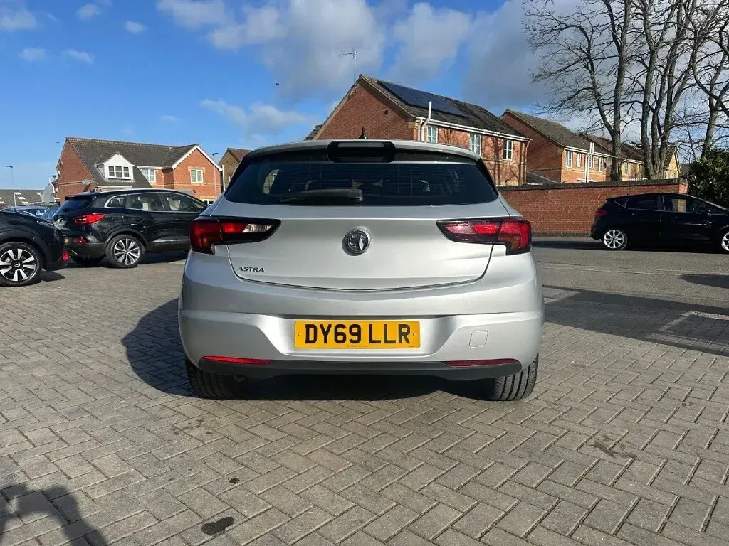 Used Vauxhall Astra Elite 150 HP (110 kW) 2019 Silver Hatchback