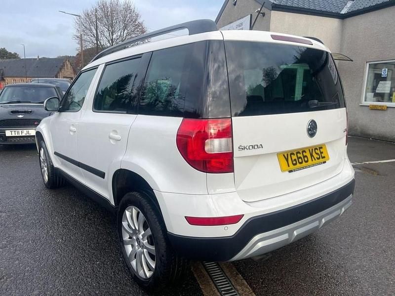 Usado Skoda Yeti SE 2016 Blanco SUV