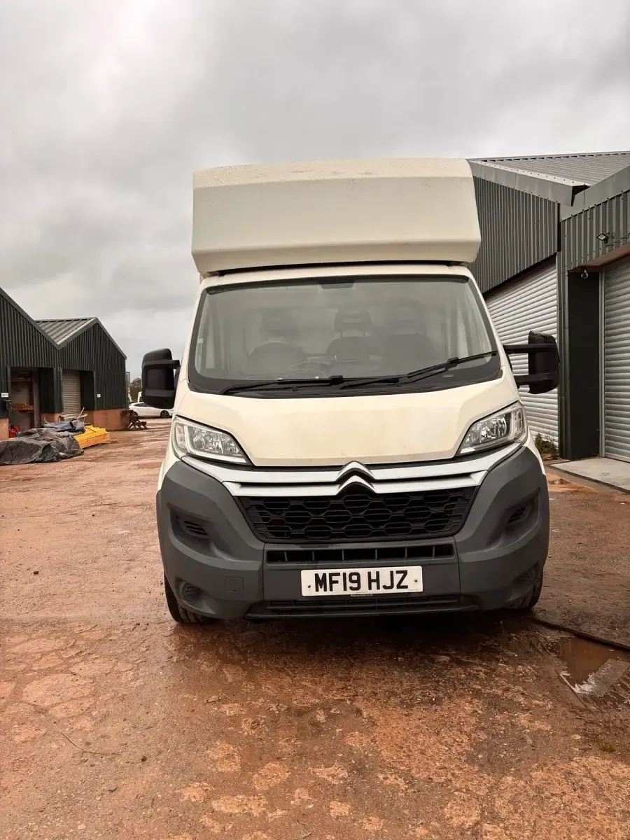 Usado Citroën Relay 130 HP (95 kW) 2018 Branco Van