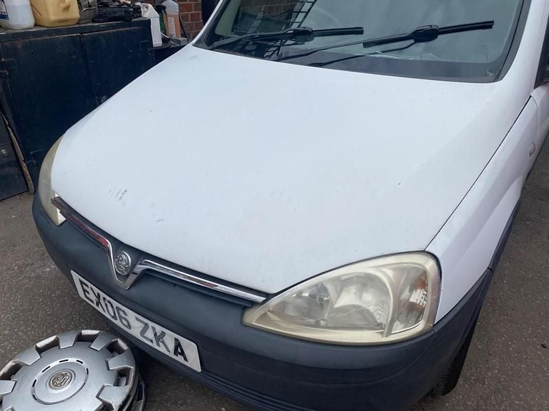 White Used 2006 Vauxhall Combo MPV | £1,295 (Good price) - Image 1/4