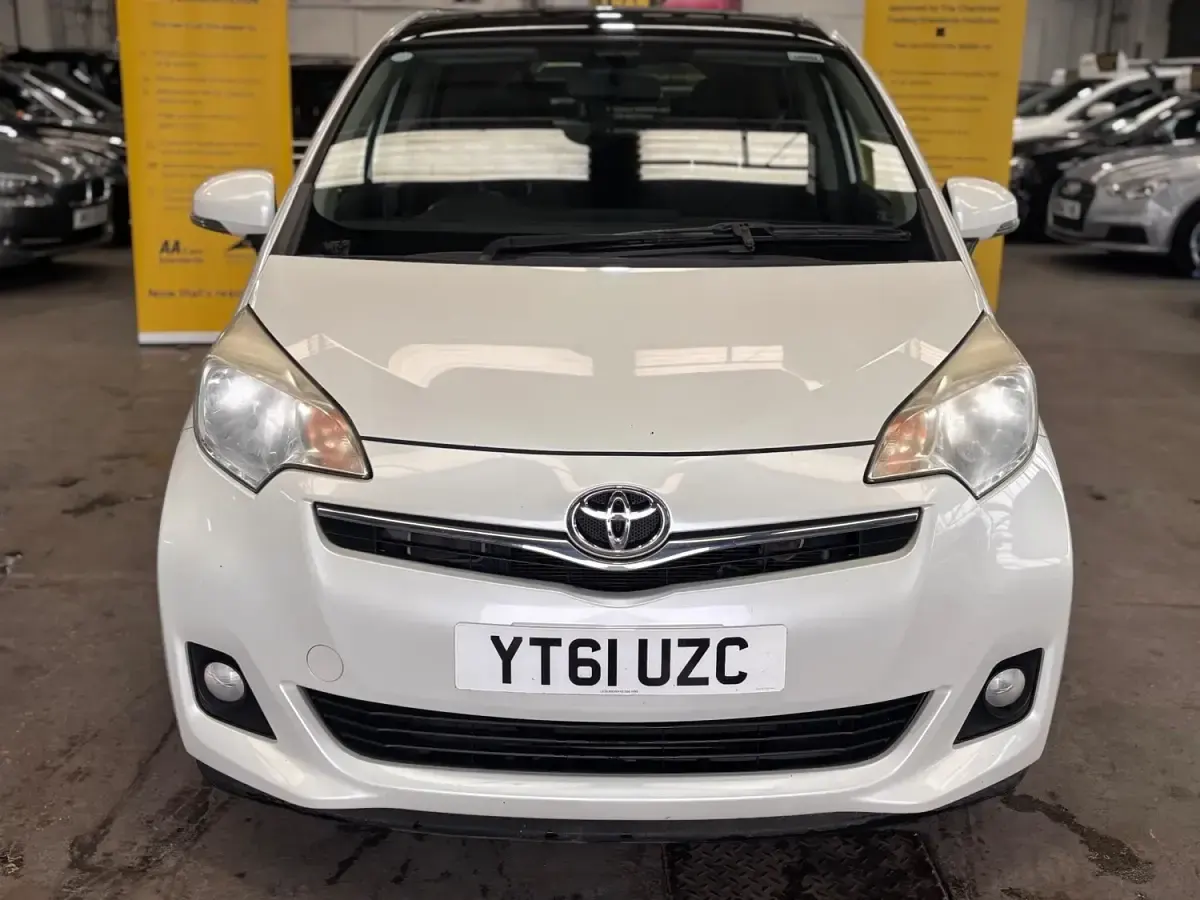 Usado Toyota Verso 2011 Branco Monovolume