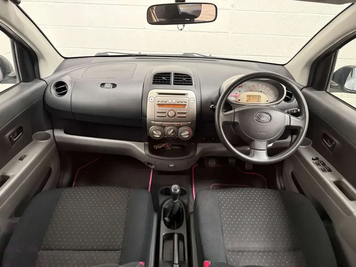 Used Daihatsu Sirion 69 HP (50 kW) 2009 Silver Hatchback