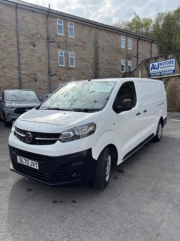 Used Vauxhall Vivaro S 100 HP (73 kW) 2020 White MPV