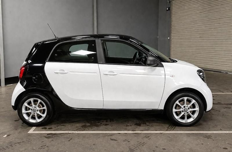 Used Smart ForFour Passion 2017 Black Hatchback
