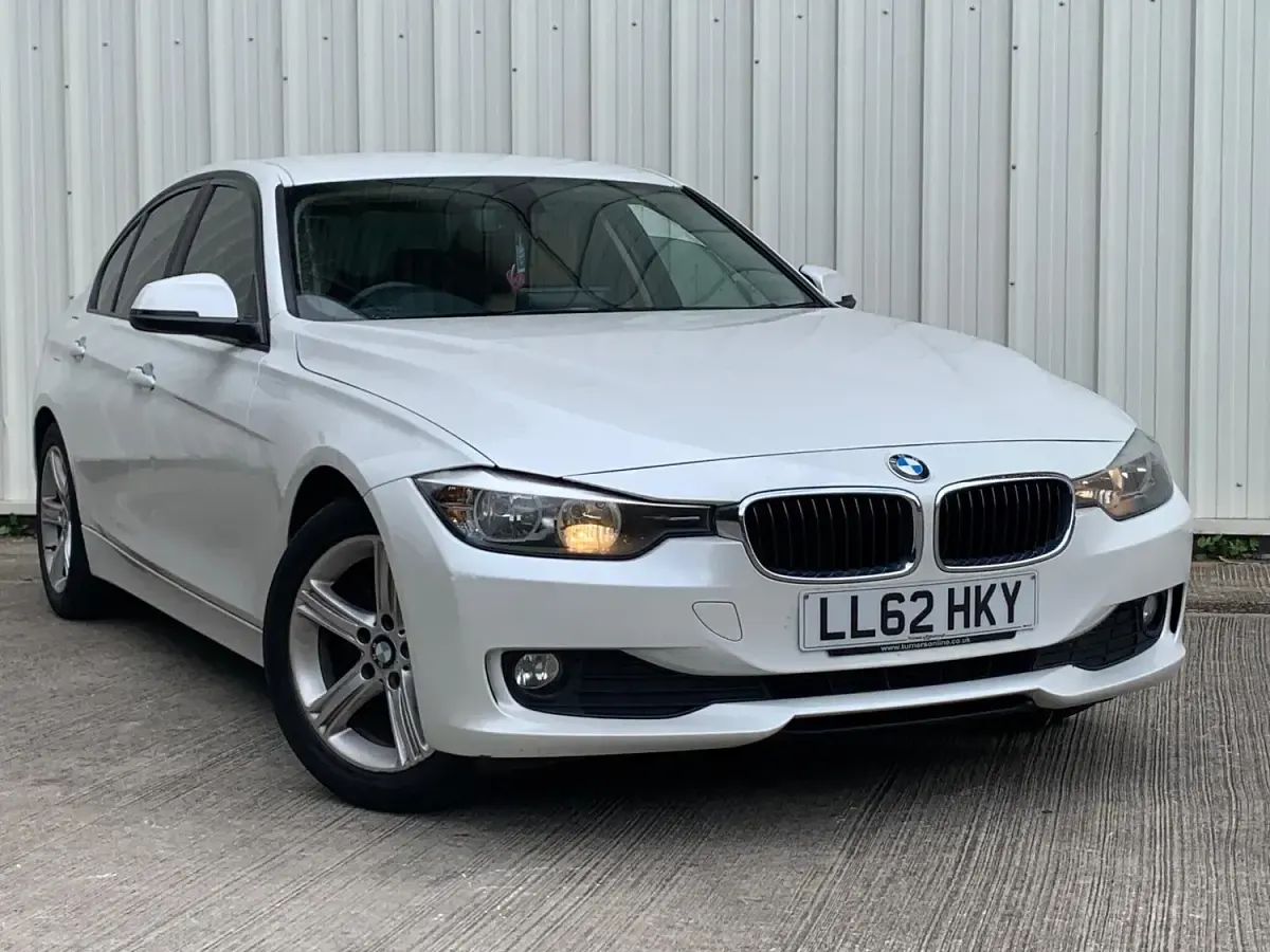 Used BMW 318 Comfort Edition 2012 White Sedan
