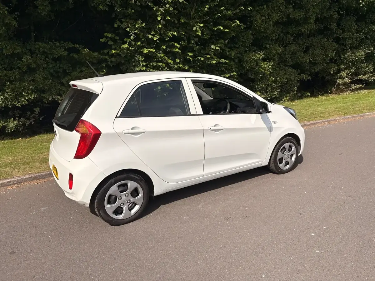 Used Kia Picanto 68 HP (50 kW) 2014 White Hatchback