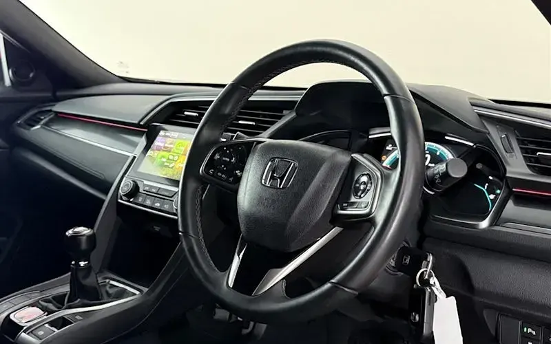 Used Honda Civic SR 126 HP (92 kW) 2021 Red Hatchback