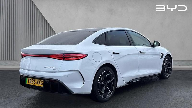 Used BYD Seal 389 kW (530 HP) 2025 White Sedan