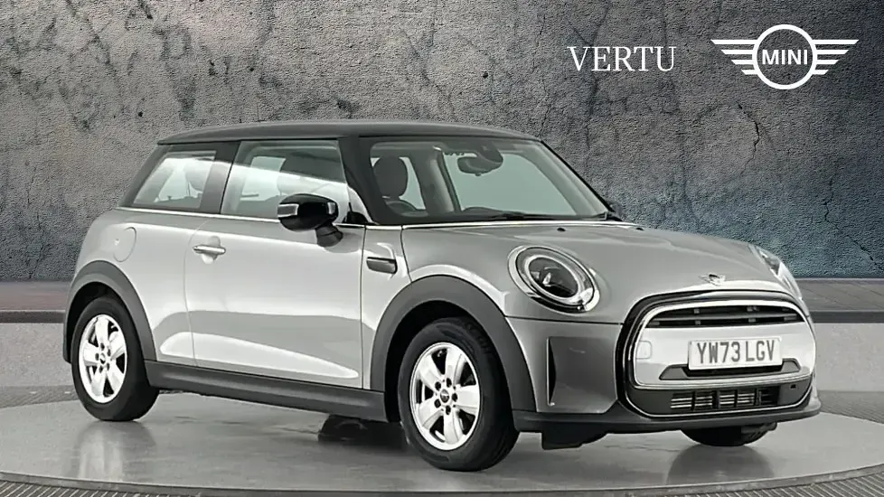 Usado Mini Cooper Classic 134 HP (98 kW) 2024 Prateado Citadino