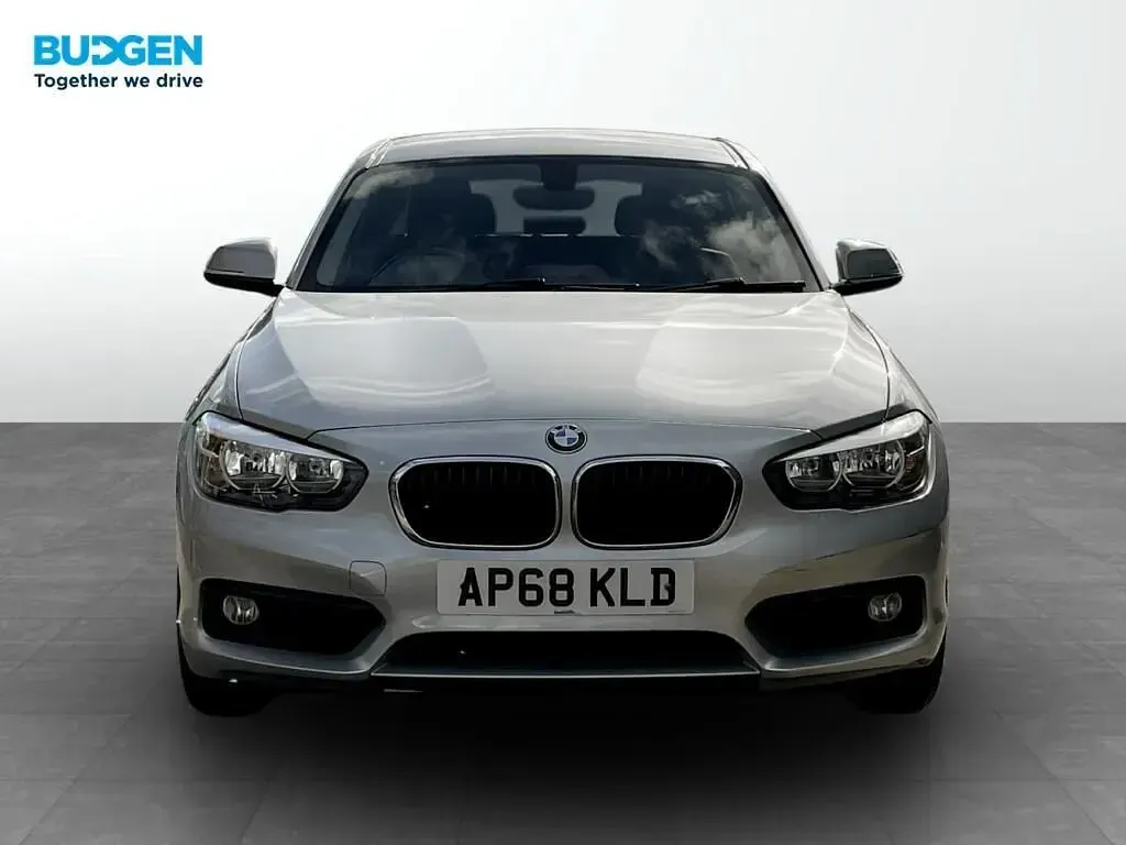 Second-hand BMW 118 Impressive 2018 Argintiu Hatchback
