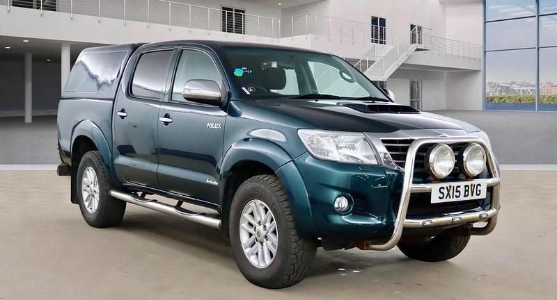 Green Used 2015 Toyota HiLux Pickup | £8,995 (Expensive) - Image 1/4