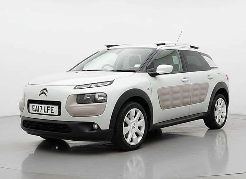 Used Citroën C4 PureTech 2017 White SUV