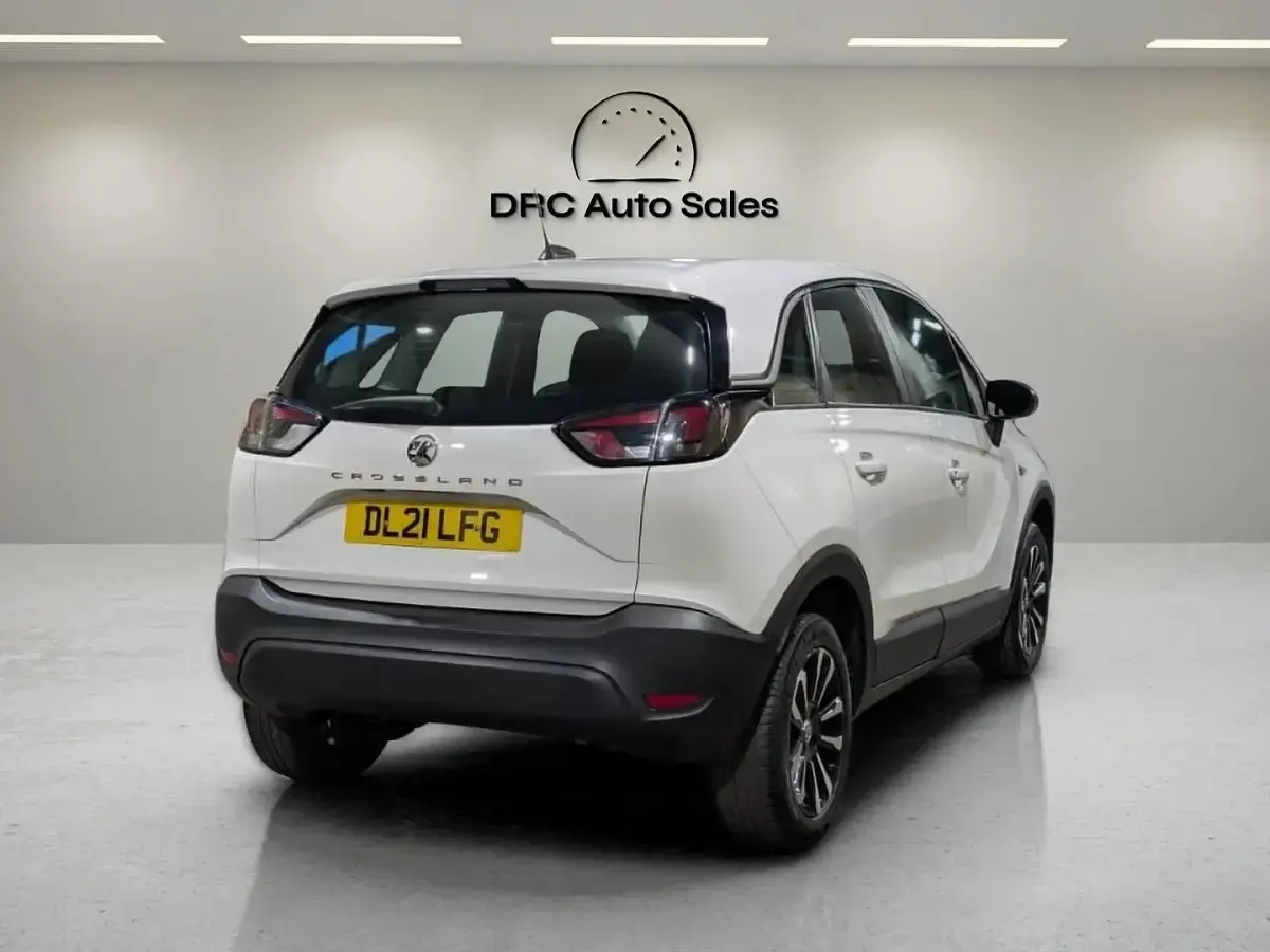 Used Vauxhall Crossland S 109 HP (80 kW) 2021 White SUV