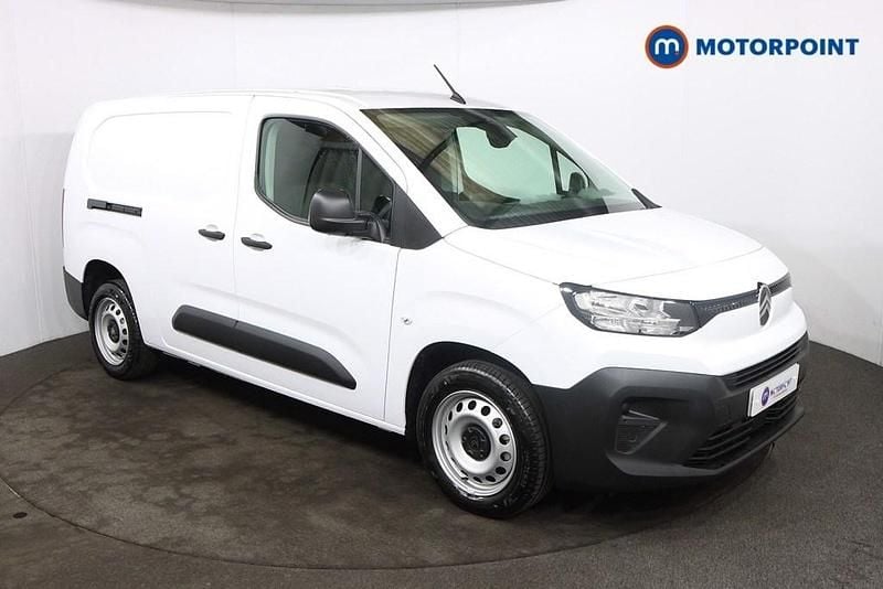 White New 2025 Citroën Berlingo Van | £16,599 (Good price) - Image 1/4