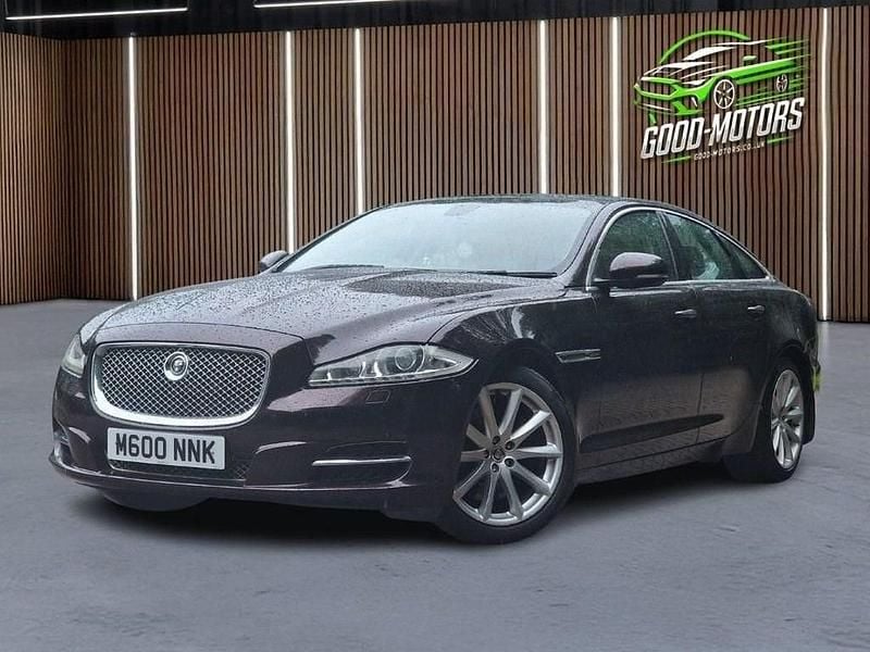Used Jaguar XJ Luxury 275 HP (202 kW) 2011 Red Sedan