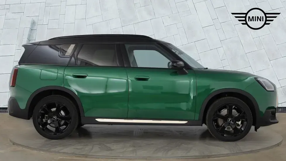 Used Mini Countryman 215 HP (158 kW) 2025 Green SUV