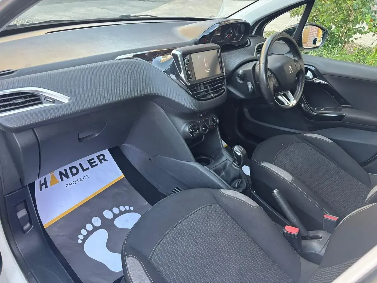 Used Peugeot 208 Active 2016 White Hatchback