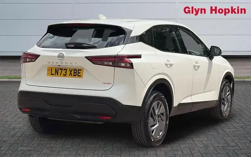 Used Nissan Qashqai Acenta Premium 158 HP (116 kW) 2023 White SUV