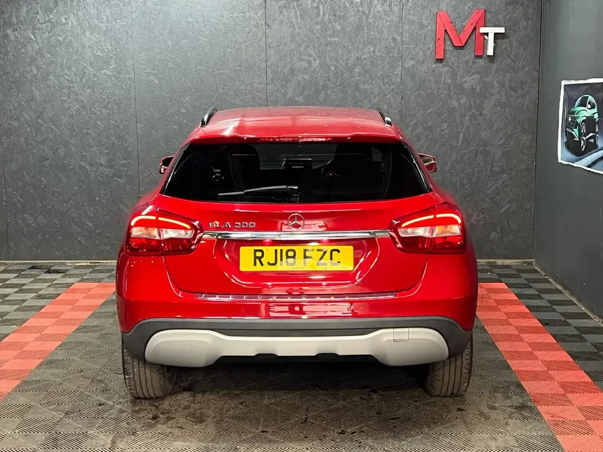 Used Mercedes GLA200 Executive 156 HP (114 kW) 2018 Red SUV