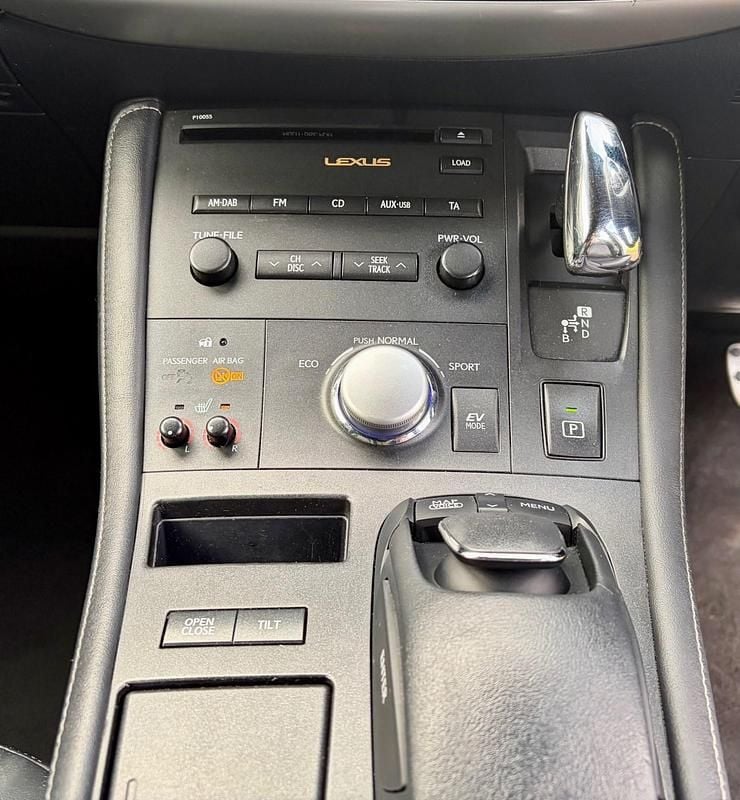 Used Lexus CT200h Sport Line 2012 White Hatchback