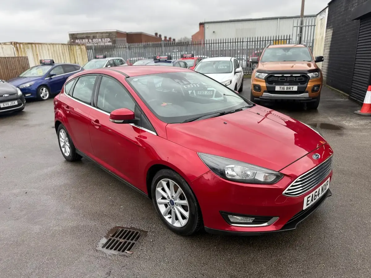 Used Ford Focus Titanium 2014 Red Hatchback