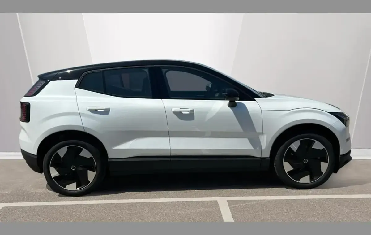New Volvo EX30 Plus 196 kW (267 HP) 2026 White SUV
