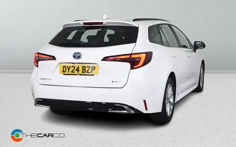 Used Toyota Corolla 140 HP (102 kW) 2024 White Estate