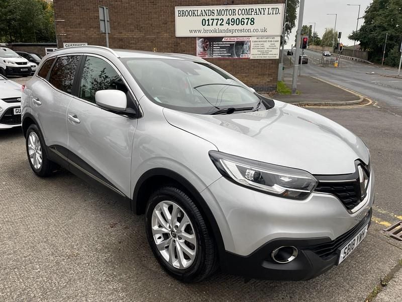 Silver Used 2018 Renault Kadjar Dynamique SUV | £8,495 (Fair price) - Image 1/4