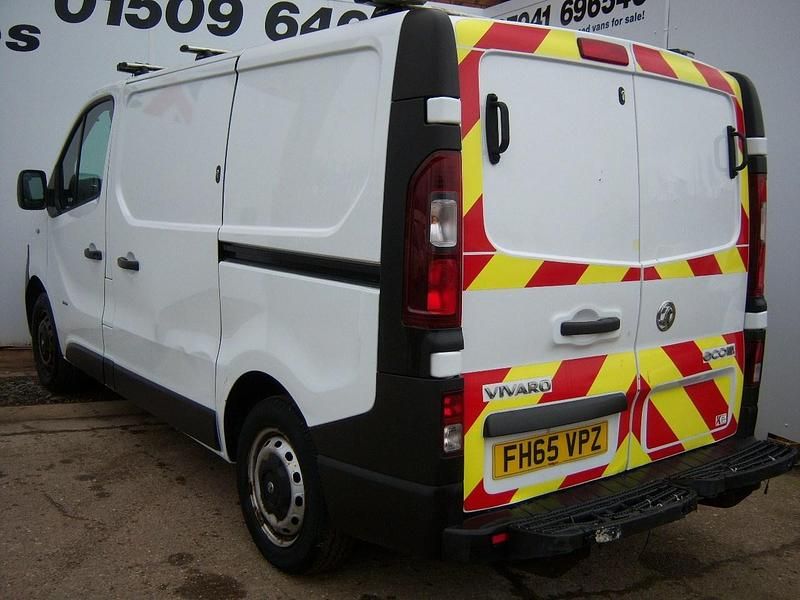 Used Vauxhall Vivaro 90 HP (66 kW) 2016 White MPV