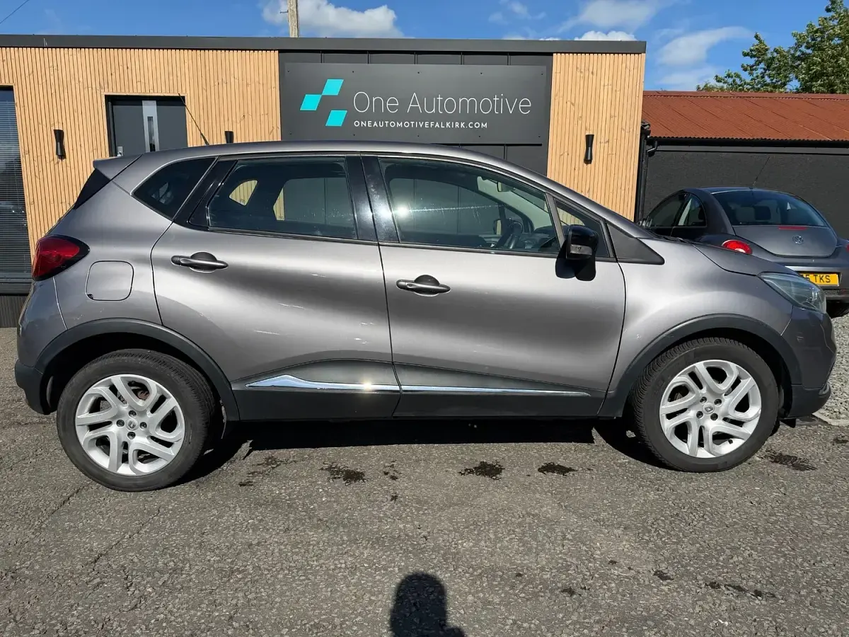 Used Renault Captur Dynamique 90 HP (66 kW) 2016 Grey SUV