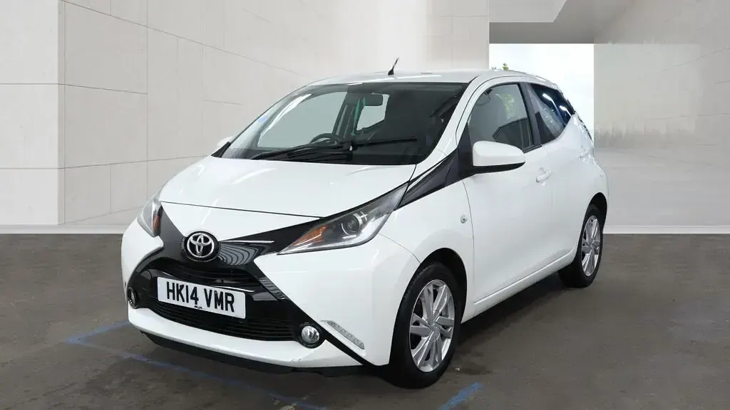 Used Toyota Aygo x-press 2014 White Hatchback
