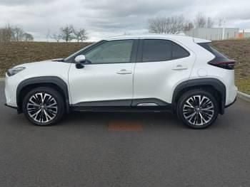 Used Toyota Yaris Hybrid 116 HP (85 kW) 2021 White Estate