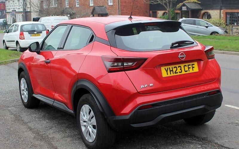 Usado Nissan Juke Visia 114 HP (83 kW) 2023 Vermelho SUV