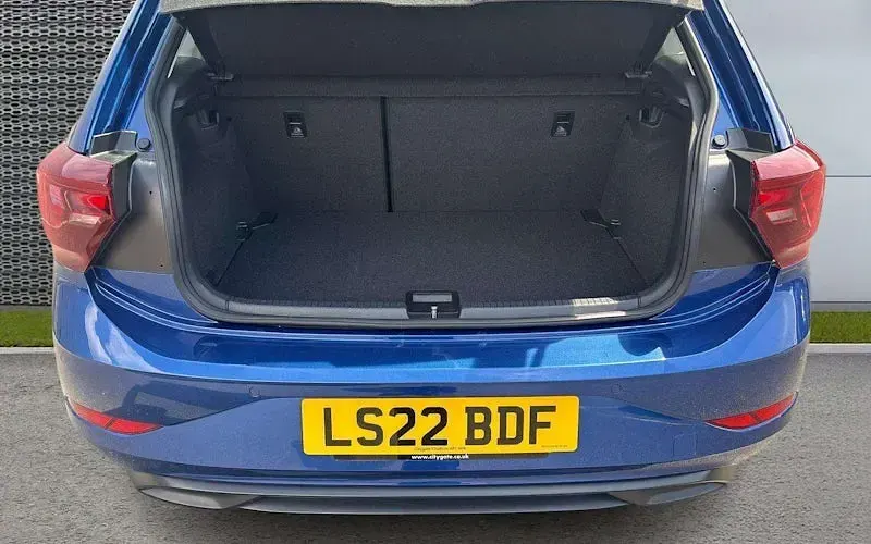 Used VW Polo Life 95 HP (69 kW) 2022 Blue Hatchback