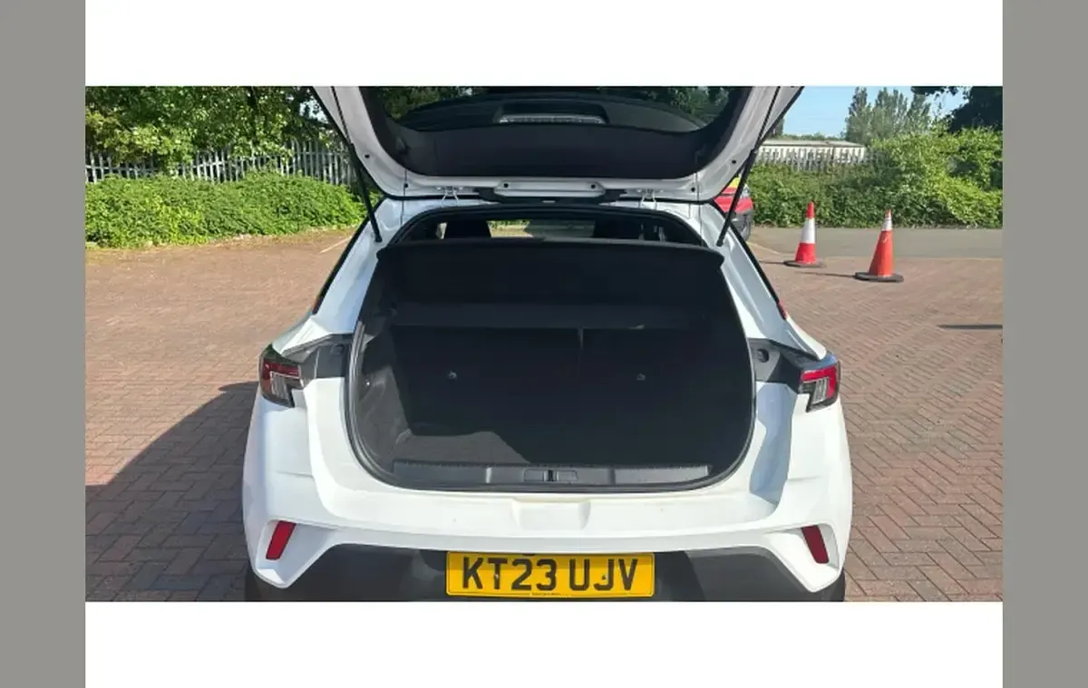 Used Vauxhall Mokka 100 HP (73 kW) 2023 White SUV