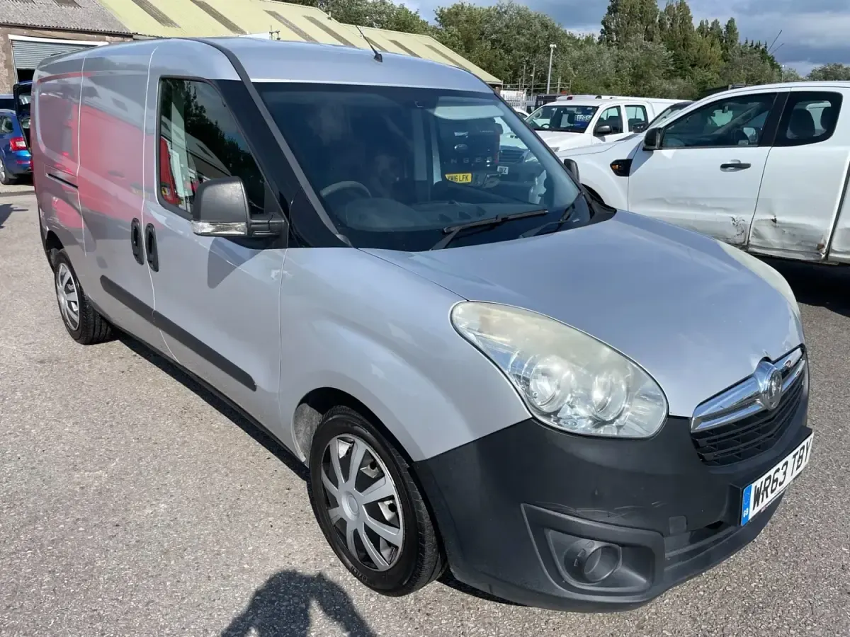 Używany Vauxhall Combo 2013 Srebrny Minivan