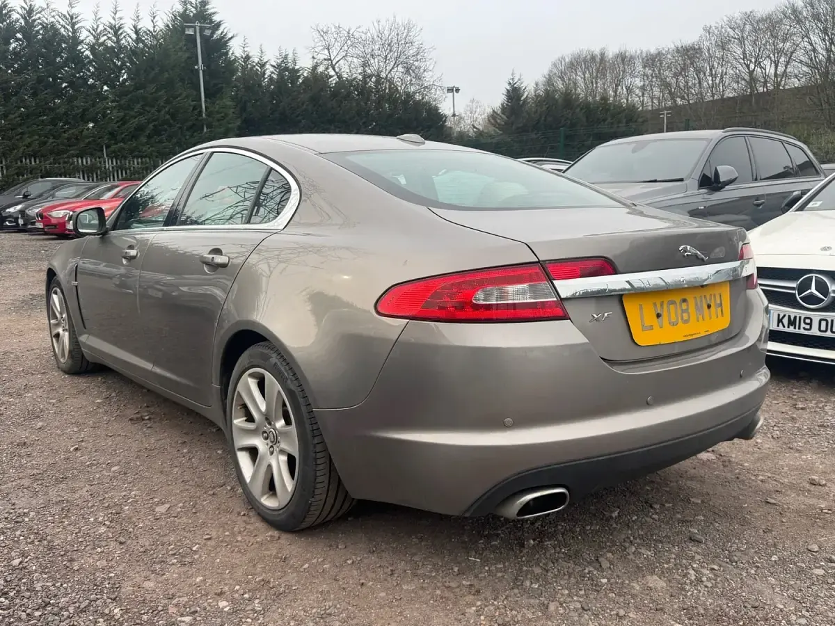 Begagnad Jaguar XF Premium Luxury 207 HK (152 kW) 2008 Grå Sedan