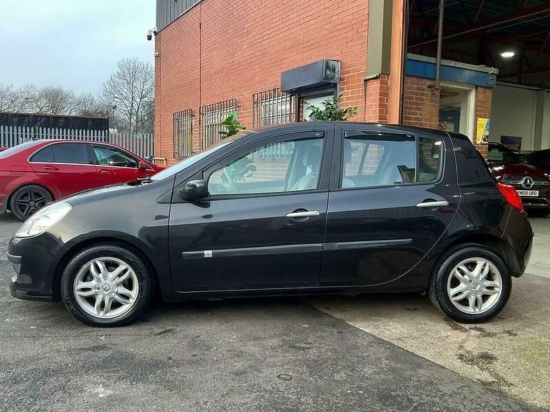 Used Renault Clio II Privilege 111 HP (81 kW) 2006 Black Hatchback