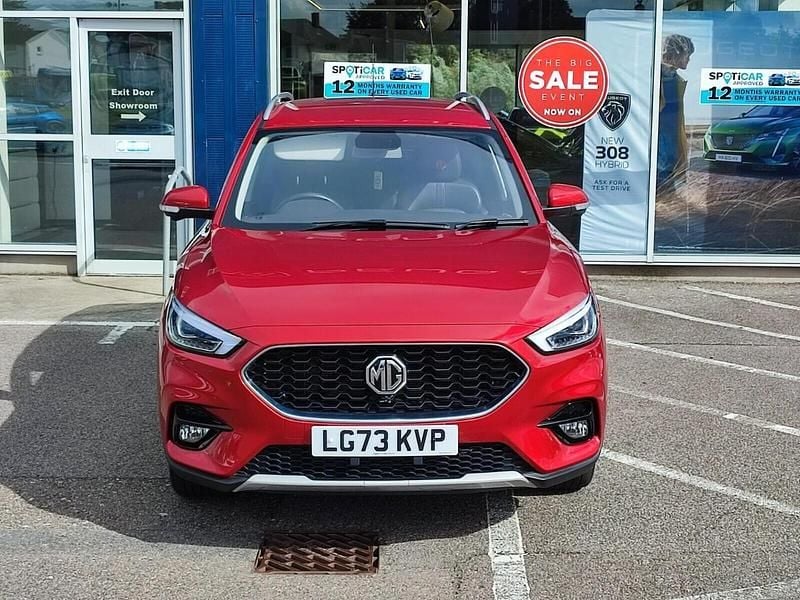 Used MG ZS Exclusive 105 HP (77 kW) 2023 Red Sedan