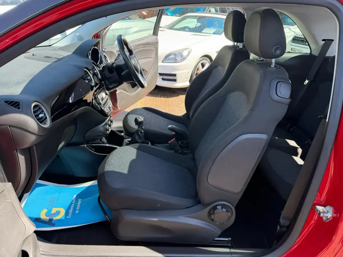 Begagnad Vauxhall Adam Glam 70 HK (51 kW) 2017 Röd Halvkombi