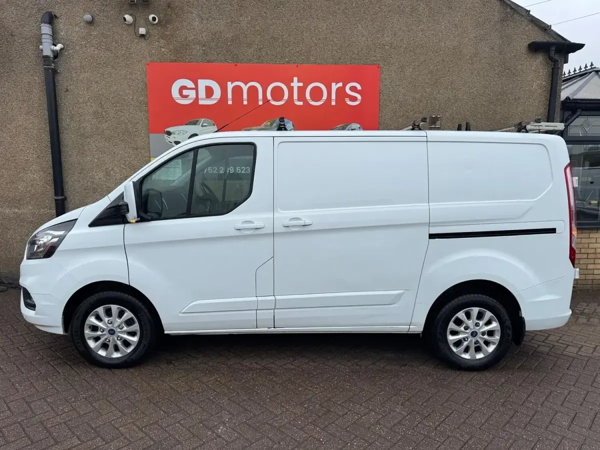 Used Ford Transit Custom Limited 130 HP (95 kW) 2020 White Van