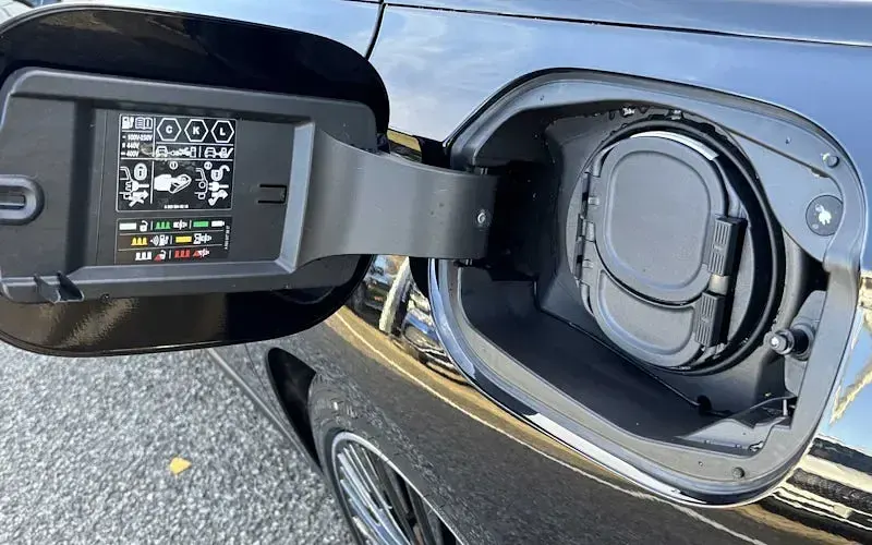 Used Mercedes E300 Urban 313 HP (230 kW) 2025 Black Estate