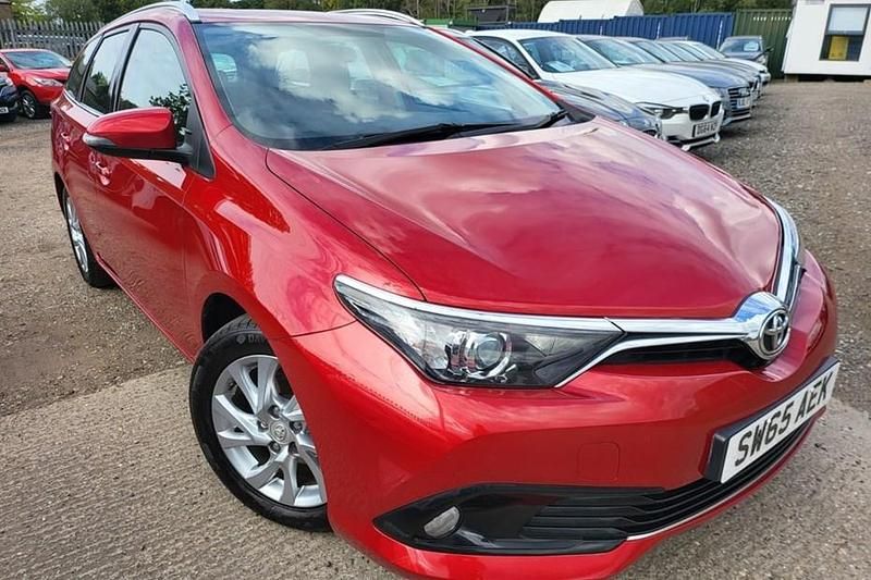 Used 2015 Toyota Auris Touring Sports Estate | £6,695 (Fair price) - Image 1/1