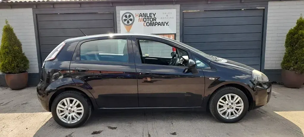 Used Fiat Punto Easy 69 HP (50 kW) 2012 Black Hatchback