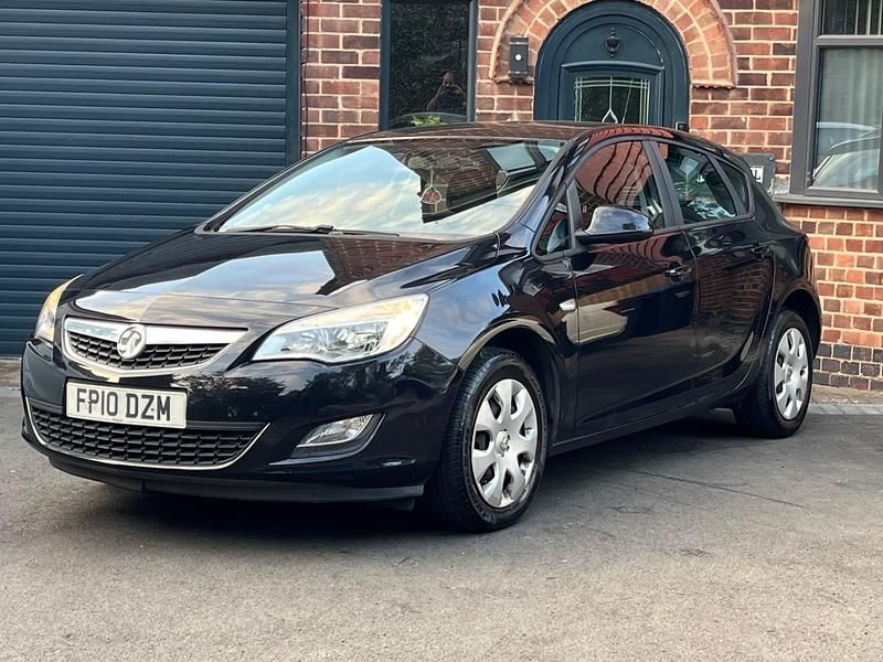 Black Used 2010 Vauxhall Astra Hatchback | £1,995 (Super price) - Image 1/4