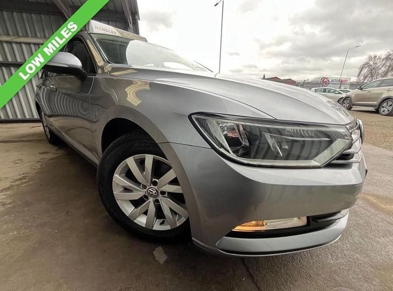 Used VW Passat S 120 HP (88 kW) 2018 Silver Estate