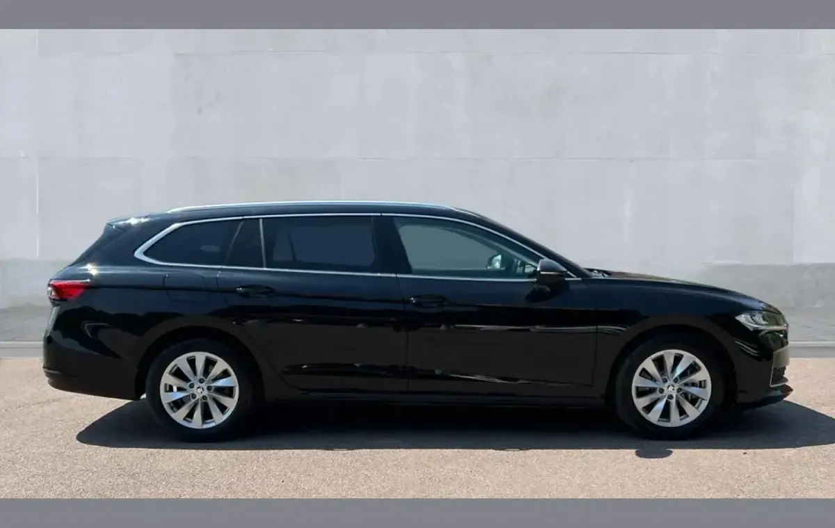 Used Skoda Superb SE Technology 200 HP (147 kW) 2024 Black Estate