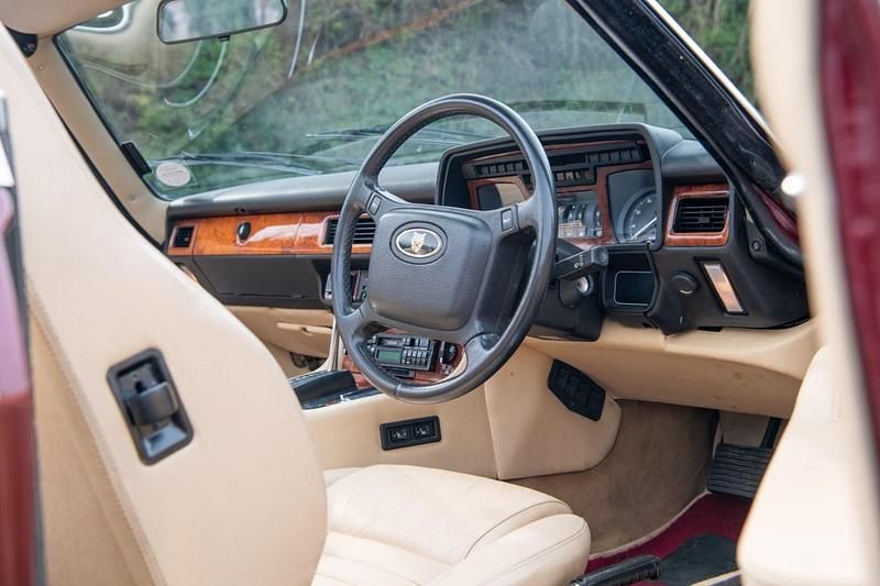 Used Jaguar XJS 284 HP (208 kW) 1991 Red Cabriolet